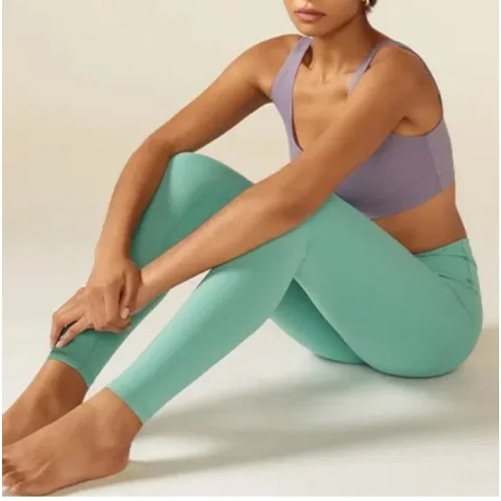 EVERLANE spring green perform leggings.  NWT